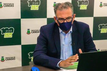 Prefeito anunciou pagamento da parcela do 13º no mesmo momento em que TCE pediu a suspensão da reposição dos servidores. Foto: ECom/PMC