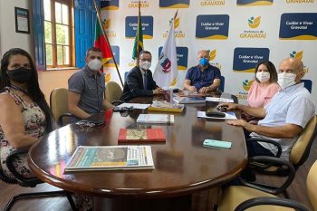 Vice-prefeito recebeu José Andrade, acompanhado pela presidente da Casa dos Açores, Viviane Hunter