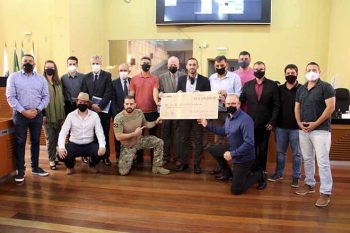 Vereadores entregaram cheque de R$ 3 milhões para construção da nova Emergência