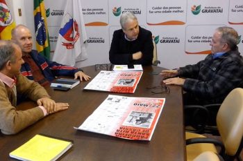 Nadir Rocha levou o frei Paulo Müller, pároco da Rede de Comunidades São José, e o coordenador do Encontro de Casais em Cristo, Carlos Wagner, para convidar o prefeito para festa de Santa Rita de Cássia