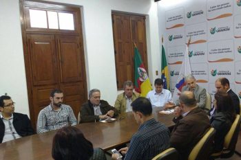 Prefeito comunicou decisão para a base do governo