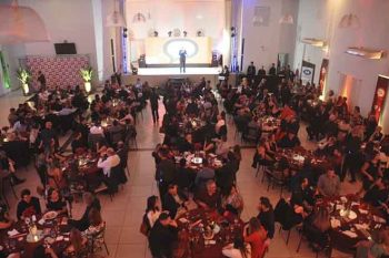 Mais de 400 pessoas prestigiaram na noite de ontem a 11ª edição do Marcas & Líderes, promoção da Acigra para homenagear empresas, entidades e lideranças mais lembradas pela comunidade.