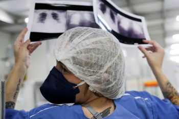 Variante Delta é a nova inimiga na pandemia: mais contagiosa, se não for contida pode ser responsável por uma terceira onda ainda antes do final do ano. Foto: Arquivo Seguinte: