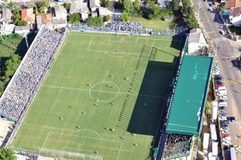 Sonho da casa cheia de novo está adiado. Presidente Décio Becker diz que falta patrocínio para que o Cerâmica Atlético Clube possa montar um time profissional em condições de disputar campeonatos e que, sem dinheiro, “não dá!”.