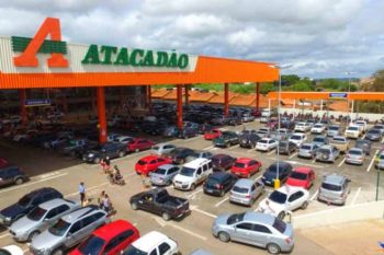Atacadão fica na ERS-118 em Gravataí