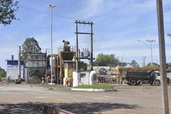 Nova usina de asfalto que está em Gravataí desde o começo do ano e está instalada na Costa do Ipiranga já começou a produzir três vezes mais que o equipamento anterior.