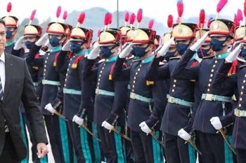 Em artigo dirigido a grupos da Escola Superior de Guerra e divulgado nas redes bolsonaristas, coronel da reserva fala em fantasioso movimento armado de esquerda e em guerra civil