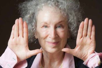 A escritora Margaret Atwood, autora de ‘O conto da aia’