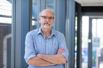 Andrew Pollard é diretor do grupo de Oxford que trabalhou na vacina AstraZeneca