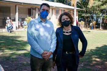 Primeira-dama Marlene Zaffalon e diretor do Bem-Estar Animal, Rafael Evaldt, no Canil Municipal