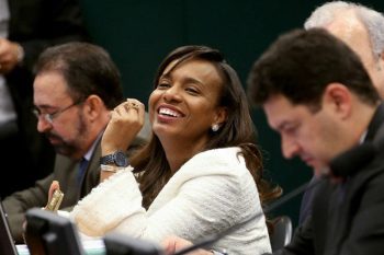 Tia Eron, de "abduzida" a voto decisivo contra Cunha