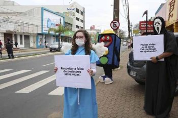 Durante a atividade, mais de 300 pessoas, entre condutores e transeuntes, foram abordadas