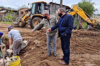 Ação vistoriada pelo prefeito tem como objetivo minimizar problemas de alagamentos no local