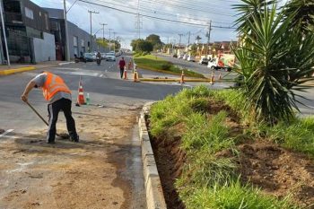 Alterações no trânsito estão sendo feitas na esquina da Rua Santa Terezinha