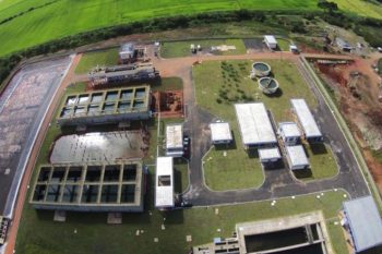 Foto aérea de estação de tratamento de esgoto da Corsan