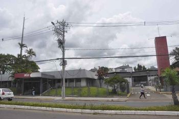 Terreno onde foram erguidos prédios atualmente ocupados pela distribuidora de energia RGE pertence ao município. Prefeitura quer devolução ou que a empresa pague pelo imóvel que ocupa de graça.