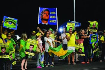 Manifestantes em março, em Brasília | Foto FÁBIO RODRIGUES POZZEBOM | Agência Brasil