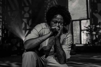 Emicida, em um show no Theatro Municipal de São Paulo, em novembro de 2019