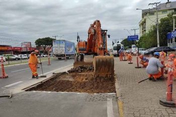 Empresa que venceu a licitação iniciou a abertura das baias de concreto nos trechos 3 e 4 da via