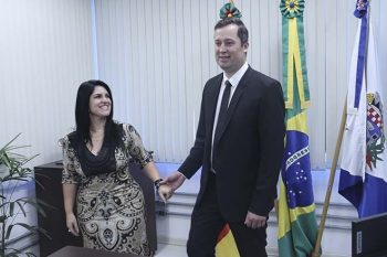 Fabi e Cristian, quando prefeito assumiu Prefeitura, após cassação de Miki Breier e Maurício Medeiros