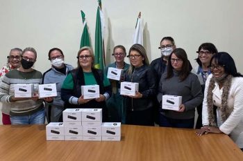 Equipamento possui tecnologia assistiva que lê textos, reconhece rostos e identifica produtos