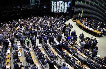 Plenário que esteve cheio para votação da abertura do processo de impeachment esvaziou semana passada