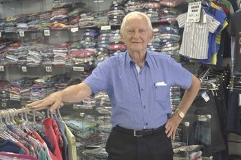 Seu Albrecht em 2018, na Viva Modas, loja que inaugurou há 55 anos no Centro de Gravataí