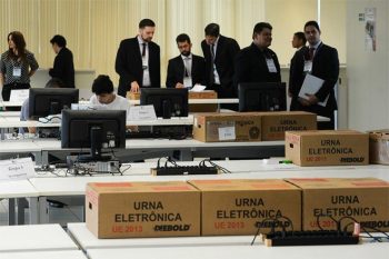 Teste público de segurança do sistema de votação, feito em março pelo TSE