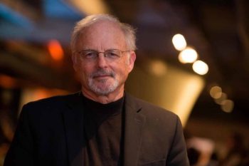 O americano Richard Louv: Há enormes riscos em criar uma geração sob prisão domiciliar protetora
