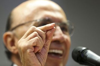 Ministro da Fazenda Henrique Meirelles acompanhou Temer para explicar proposta