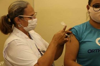 Gravataí também vacina trabalhadores de apoio em estabelecimento de saúde humana