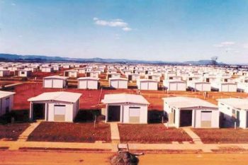 A partir do final de março, as casas, na foto nos anos 80, serão reajustadas em 5% a cada dois meses até janeiro de 2023, quando termina o acordo
