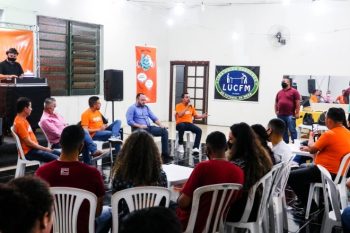 Ideia de combinar happy hour com política partiu do jornalista Júlio Lemos, coordenador do Jovem Avante estadual. Foto: Divulgação