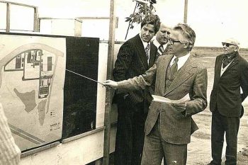 Lançamento da Pedra Fundamental da Dana, em 1976. Da esquerda para a direita: José Carlos Bohrer, Slavko Rozmann, Wolfgang Limbacker e Ricardo Bruno Albarus (fundador da Albarus)