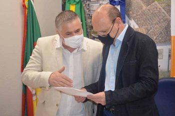 Prefeito e secretário anunciaram medida que vem sendo adotada desde o início da pandemia como forma de apoiar quem está em dificuldades financeiras