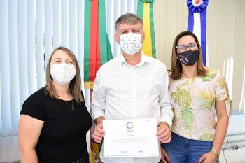 Maurício e secretárias receberam certificação