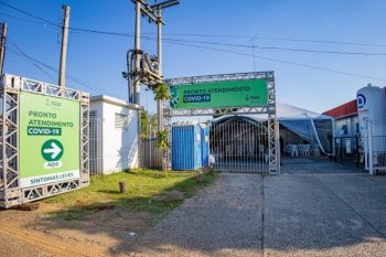 Tenda foi montada no final de semana para ampliar o atendimento a pacientes com sintomas gripais que procuram a UPA. Foto: Divulgação