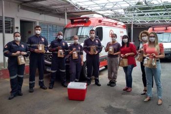 Mais de 200 lanches foram entregues sábado com a parceria de empresários da cidade