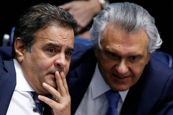 Aécio Neves e Ronaldo Caiado nesta quinta-feira, no Senado. FOTO: UESLEI MARCELINO, REUTERS