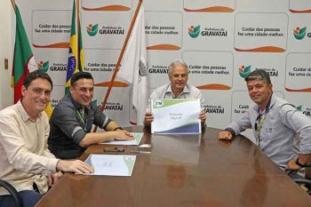 Prefeito Marco Alba recebeu representantes da rede de postos SIM, nesta segunda-feira, quando conheceu o projeto e foi informado que o empreendimento vai ser entregue ao público no mês que vem.