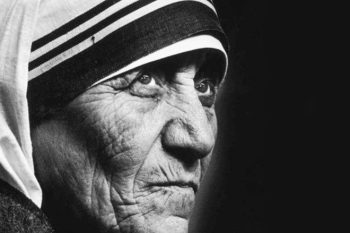 O corpo da madre Teresa na cidade indiana da Calcutá, em 1997 | Foto ARKO DATTA