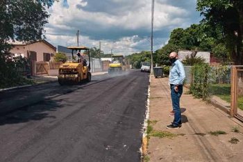 Prefeito vistoriou a via localizada no bairro Vila Cachoeirinha