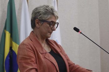Silvina Peres, presidente do SPMG, usou tribuna popular da Câmara de Gravataí
