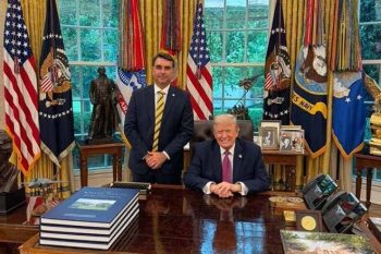 trump flávio bolsonaro