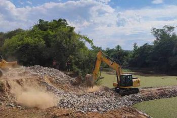 Corsan já concluiu espécie de barragem no Mato Alto e agora vai limpar canal do DNOS