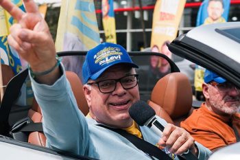 Dr. Levi Melo em carreata no encerramento da campanha