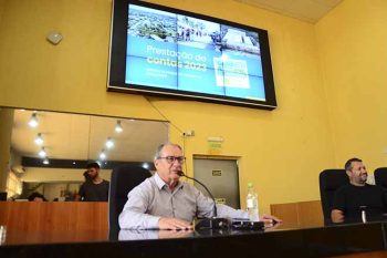 Prefeito Luiz Zaffalon hoje em prestação de contas na Câmara | Foto TIAGO CECHINEL