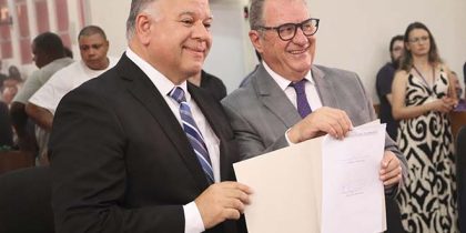 Zaffa e Dr. Levi na assinatura da posse, em janeiro