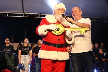 Prefeito Luiz Zaffalon entrega as chaves da cidade ao Papai Noel