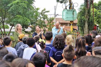 Zaffa na escola Bonsucesso, primeira a receber a reestruturação elétrica e nova subestação